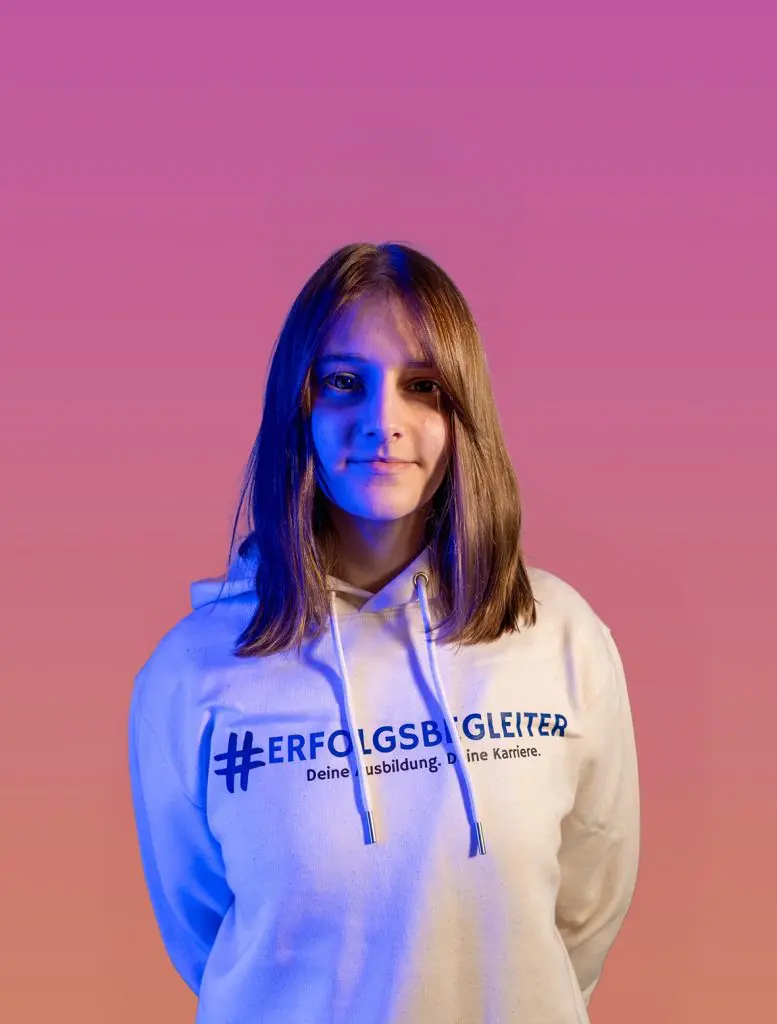 Pia_GrafschafterNachrichten Pia_GrafschafterNachrichten: Junge Frau mit Kapuzenpullover #ERFOLGSBEGLEITER. Startseite.